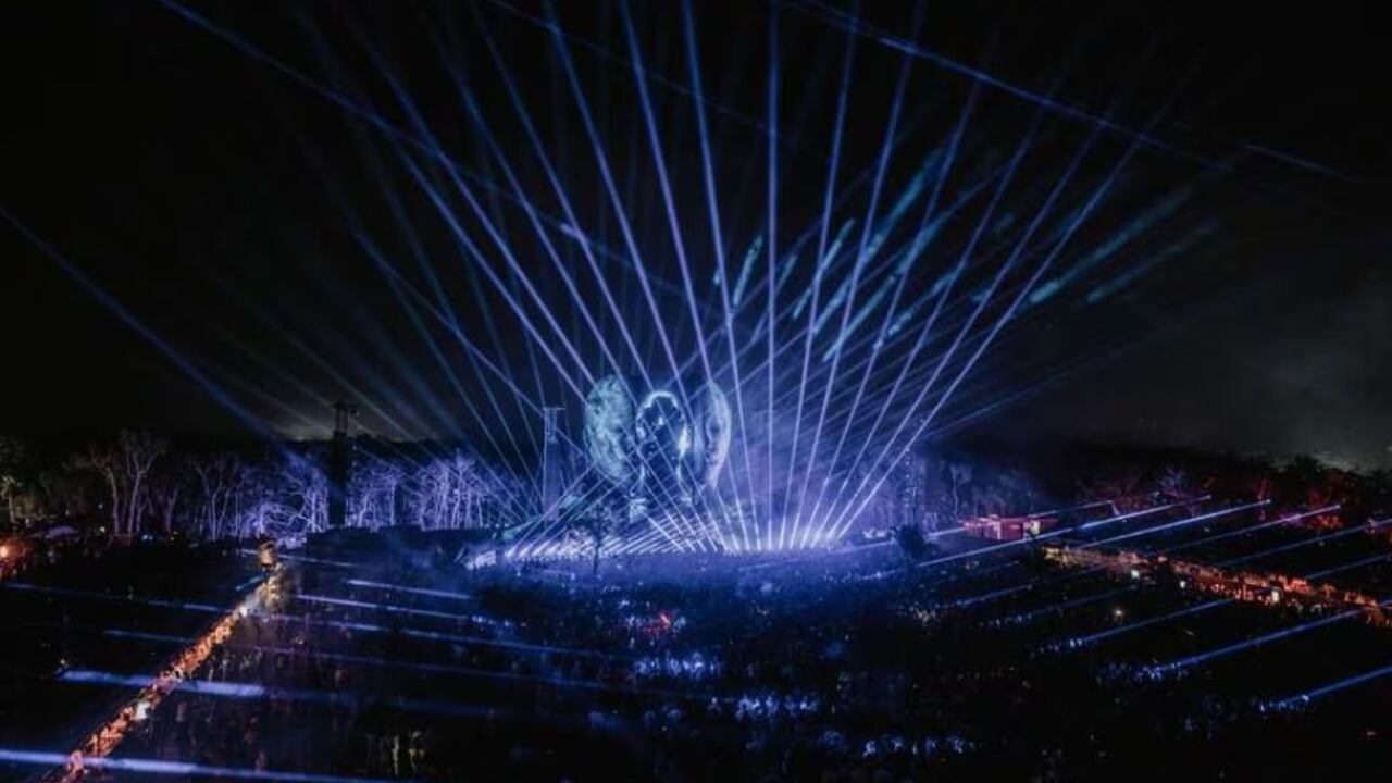 La primera aparición de “CORE” fue en el festival digital de Tomorrowland y se convirtió rápidamente en uno de los favoritos del público y en un clásico de Tomorrowland.