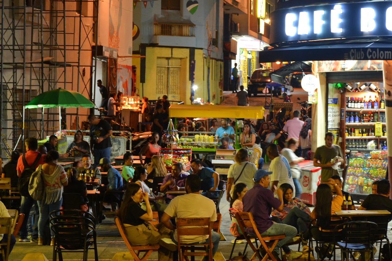 Boulevard del Río de Cali y su desorden social en las noches.