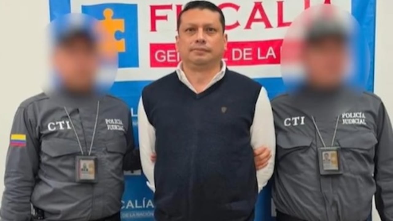 De acuerdo con la Fiscalía, Félix Antonio Mora Ortiz habría recibido más de 57 millones de pesos tras ofrecer supuestos convenios con clubes internacionales.