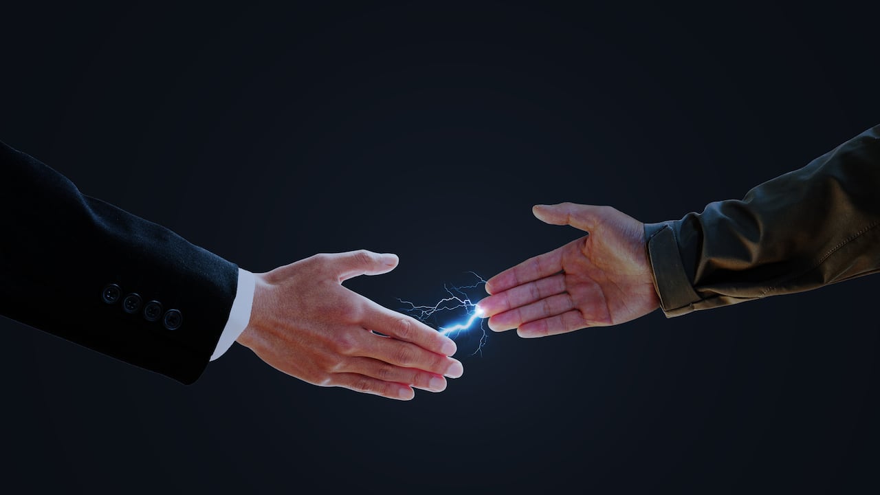 Separa los hechos de las creencias populares y descubre la verdad detrás de esta curiosa experiencia.