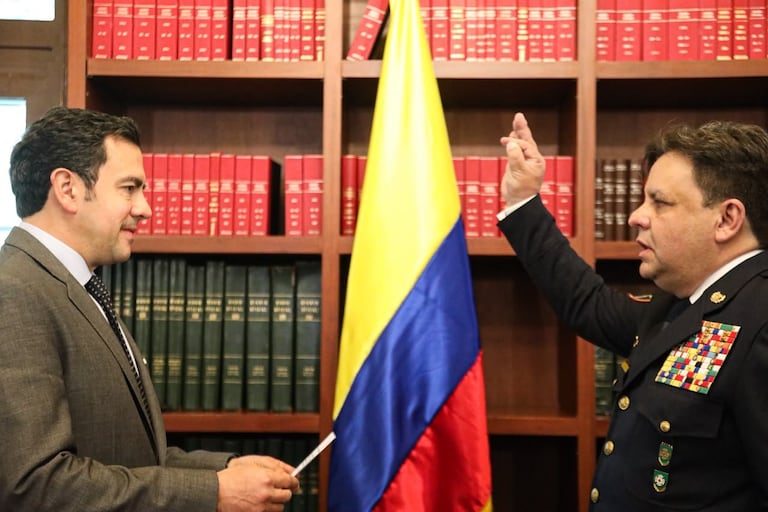 Germán Andrés Miranda Montenegro, nuevo director general de Bomberos de Colombia, asume en el Gobierno de Abelardo De La Espriella