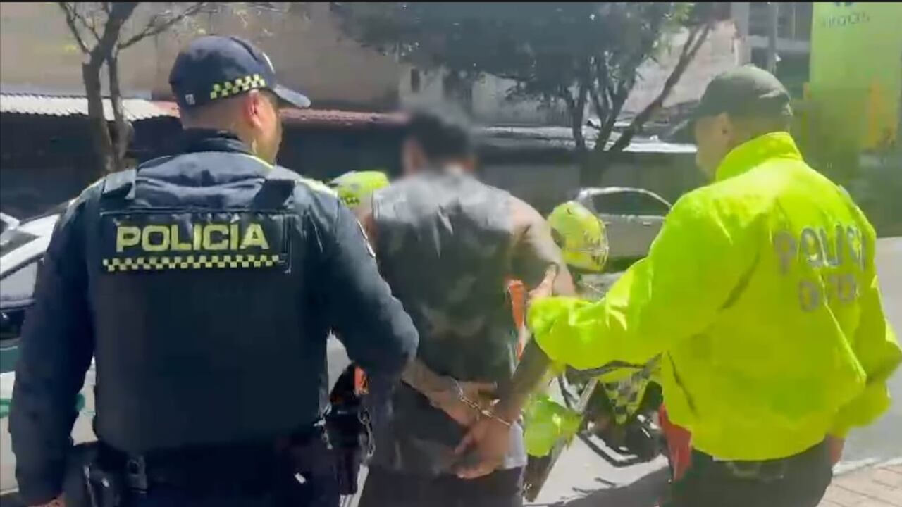 Durante la aprehensión, en un último intento desesperado, intentó romper sus teléfonos celulares para eliminar evidencia de sus contactos y operaciones criminales.