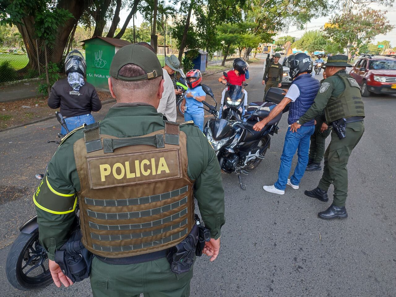 Fuerza Pública adelanta operativos de control en Tuluá para garantizar la seguridad de la comunidad tras los actos criminales registrados en el municipio.