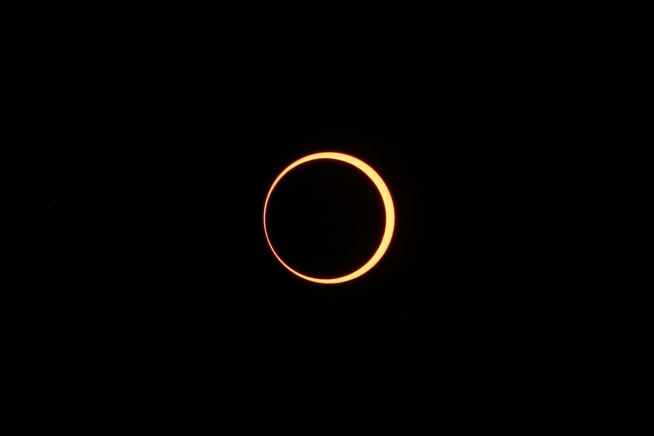 El eclipse del "anillo de fuego" se retrata en la Isla de Pascua en el Océano Pacífico, Chile.