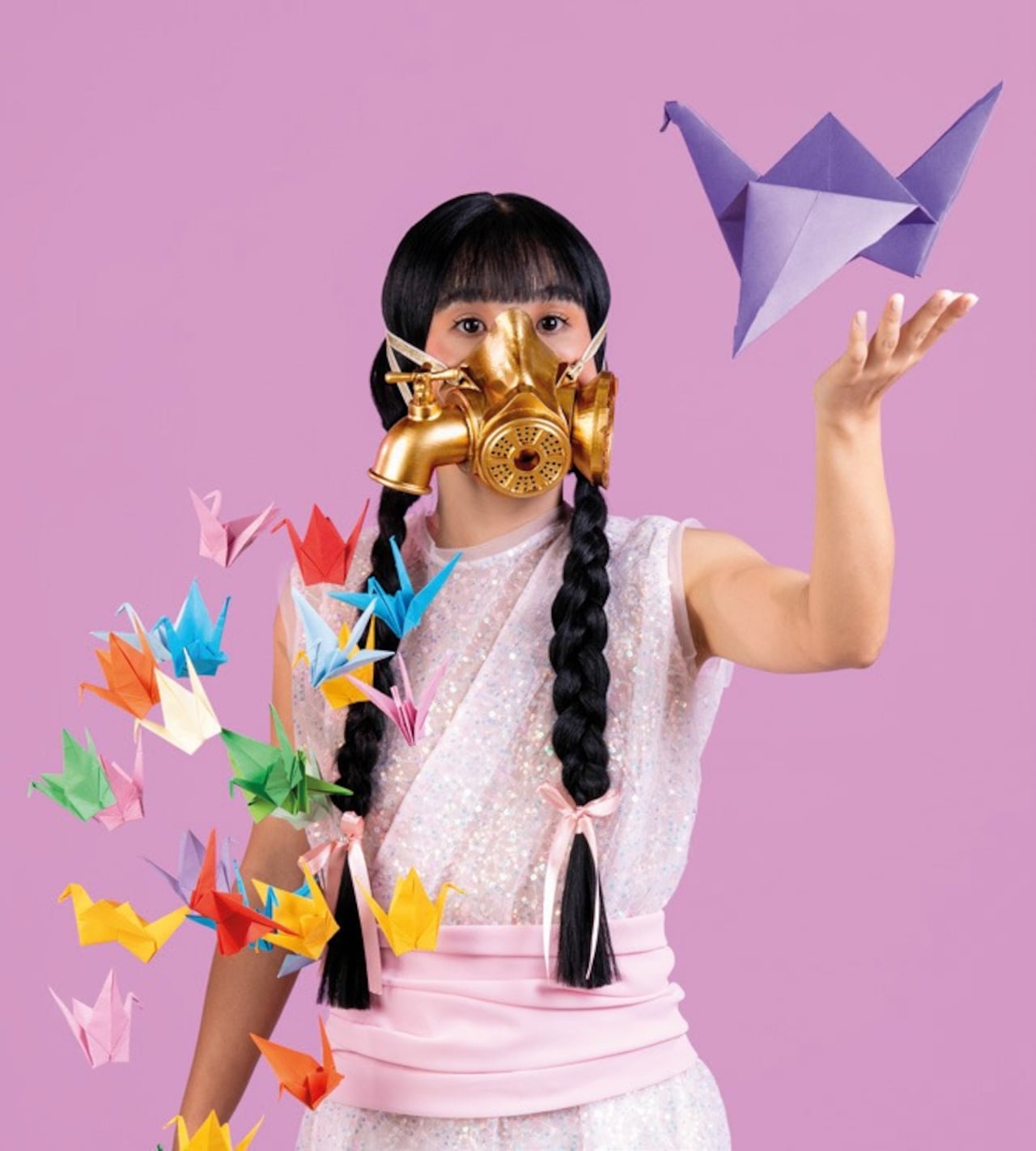 A través de la fotografía, la dirección escénica y el performance,
reinterpretar a 15 mujeres de distintas épocas y culturas.