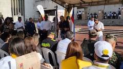 El alcalde Alejandro Eder lideró la apertura de la jornada de votación