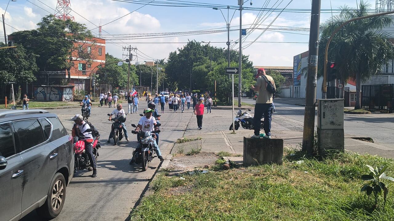 Marcha del 1 de mayo en Cali avanza por la Carrera 39, según reporte de Movilidad.