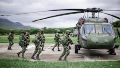 Despliegue de grupo del Ejército Nacional.