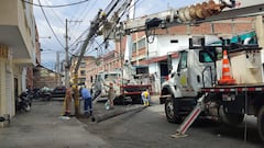 Técnicos de Emcali realizaron la reparación del poste afectado en la Carrera 2 entre calles 22 y 23 del barrio San Nicolás, tras el reporte de la comunidad a El País Denuncia.