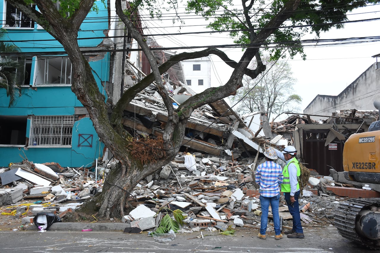 Demolición del Edificio María Mercedes en el barrio Cuarto de Legua.