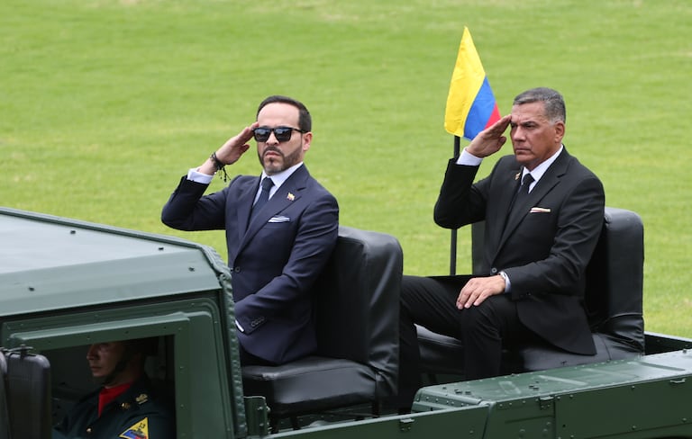 Ceremonia de reconocimiento a la nueva cúpula militar y la condecoración a la cúpula saliente en la Escuela Militar de Cadetes José Maria Córdoba.