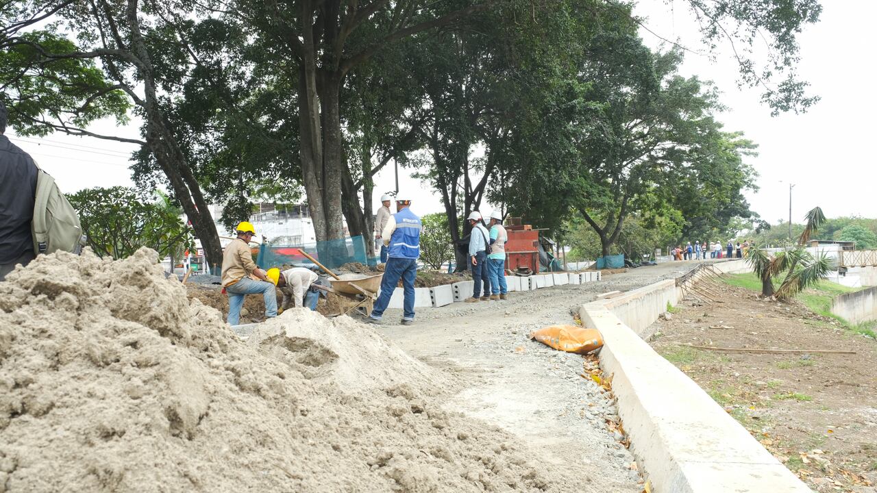 Entre los avances que se pueden apreciar está la construcción de los senderos que atraviesan el Parque y el muro de contención que evitara el desborde del río y asimismo ampliar el corredor.