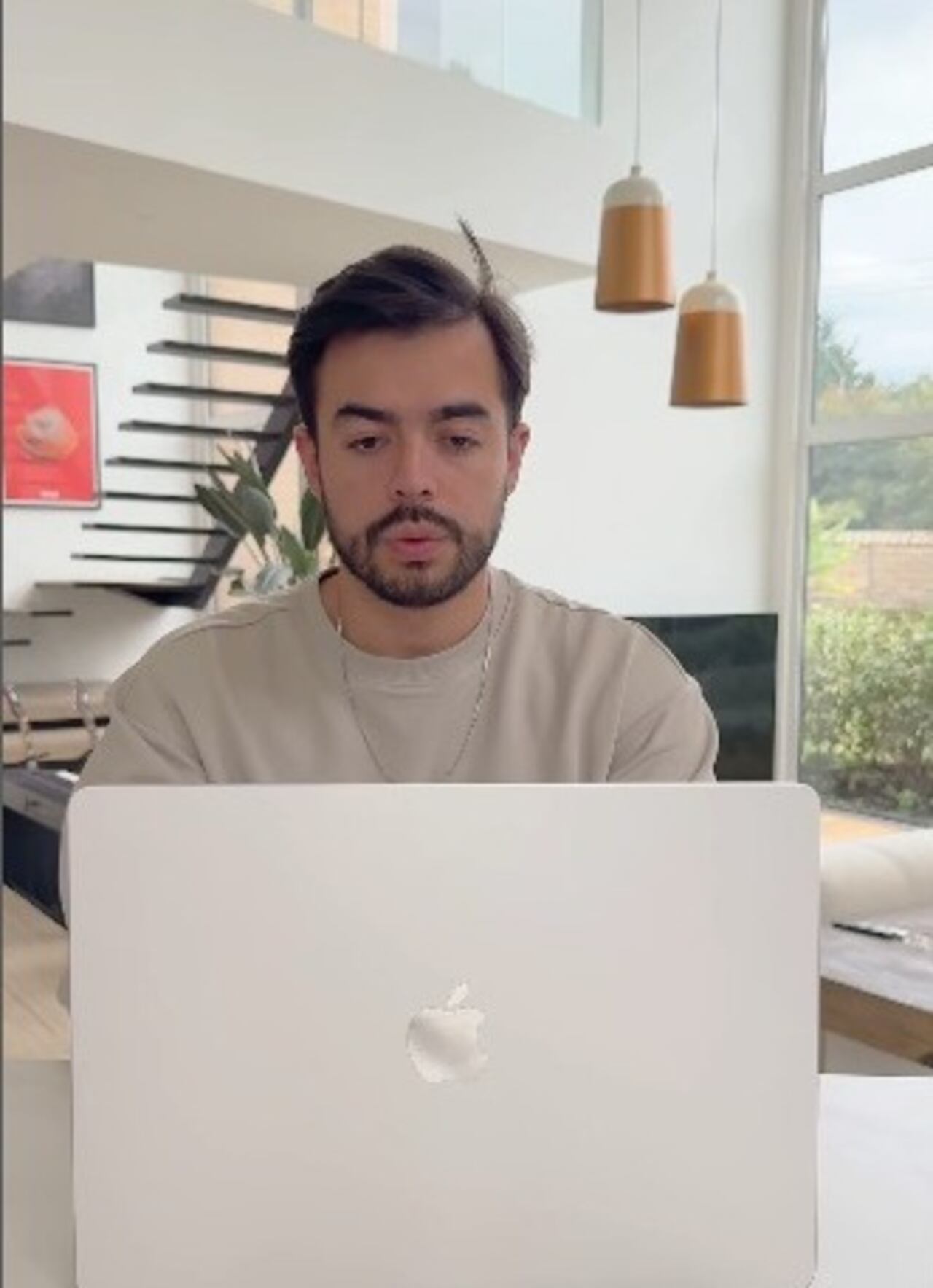 El influenciador fue abordado por tres delincuentes.