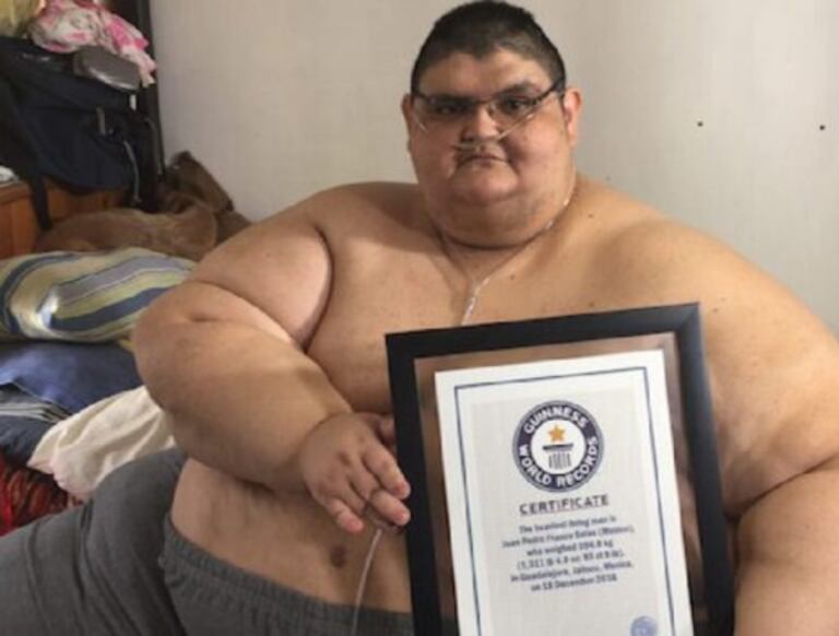 El hombre mexicano que llegó a pesar casi 600 kilos y obtuvo un Eécord Guiness como el hombre vivo más pesado del mundo.