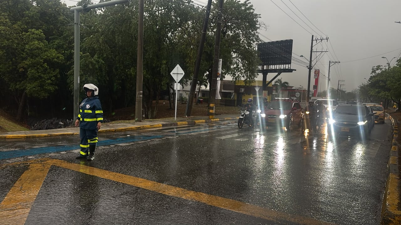 Fuertes lluvias provocan inundaciones y afectan la movilidad en varios puntos de Cali
