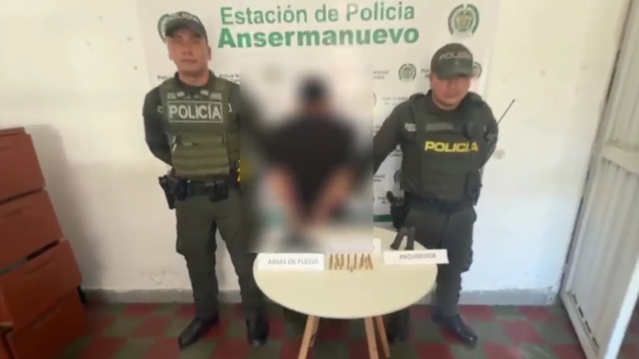 Durante el procedimiento, la institución logró decomisar un arma tipo pistola calibre 9 milímetros.