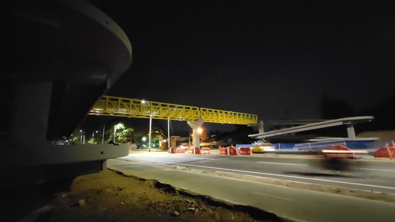 Vía Cali-Candelaria de noche