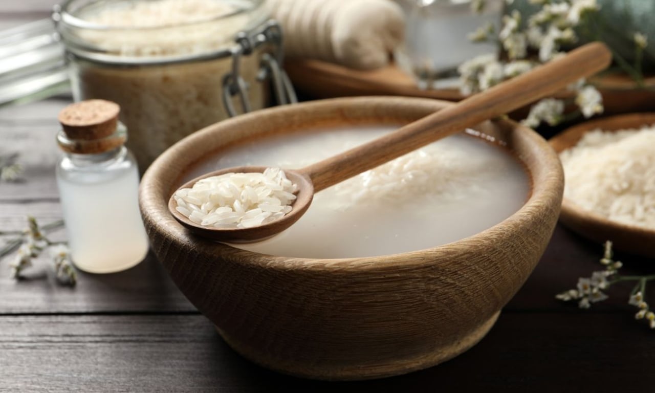 Ritual con arroz para atraer riqueza.