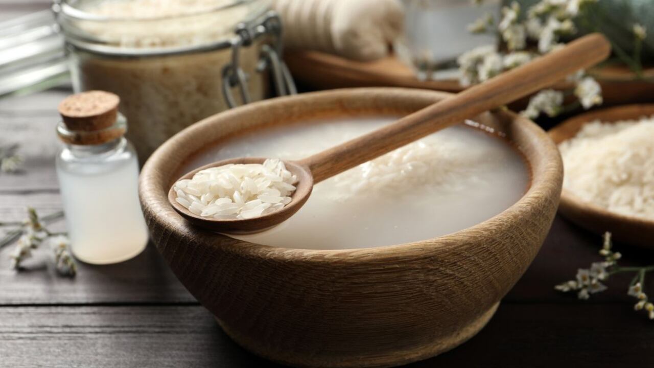 Ritual con arroz para atraer riqueza.