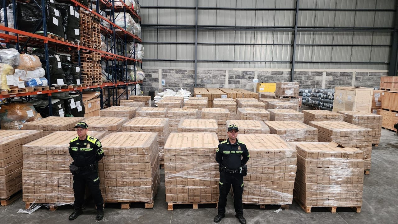 Más de 101.000 bombillos sin documentación fueron incautados.