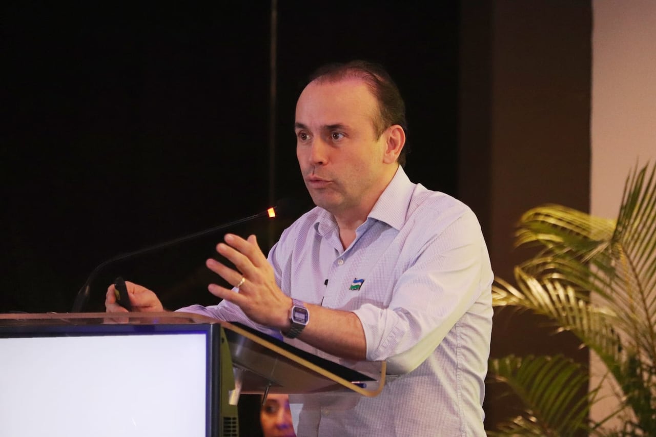 El mandatario local, Alejandro Eder, también hizo presencia en el evento, conmemorando la labor de Invest Pacific y presentando datos de du gestión como alcalde en proyectos como la cop16.