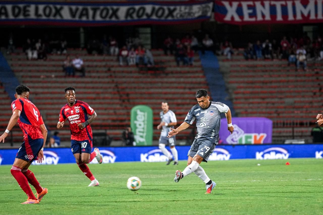 Imagen del partido entre Independiente Medellín y Junior de Barranquilla por la fecha 6 del Grupo A de los cuadrangulares semifinales del segundo semestre de la Liga Colombiana 2025.