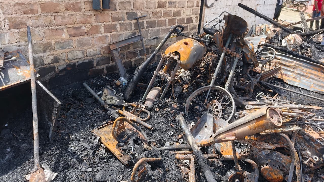 Frente a esta situación, se definió la entrega de ayudas subsidiarias que incluyen: 25 mercados, 25 kits de aseo, tres colchonetas y tres cobijas por familia, además de 25 carpas y 25 filtros para la potabilización de agua. De manera complementaria, se realizará una evaluación conjunta para establecer posibles apoyos en la reconstrucción de las viviendas afectadas.