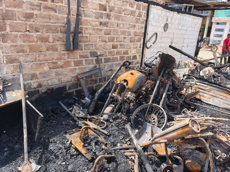 Frente a esta situación, se definió la entrega de ayudas subsidiarias que incluyen: 25 mercados, 25 kits de aseo, tres colchonetas y tres cobijas por familia, además de 25 carpas y 25 filtros para la potabilización de agua. De manera complementaria, se realizará una evaluación conjunta para establecer posibles apoyos en la reconstrucción de las viviendas afectadas.