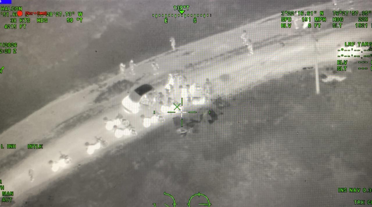 Los policías en tierra recibían en tiempo real la información del lugar donde estaban estos señalados delincuentes, explicó la Policía.