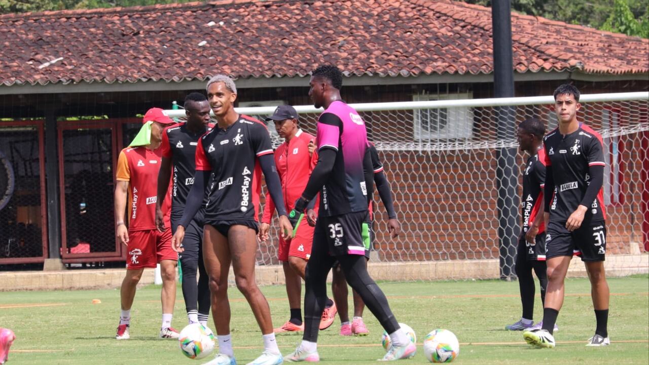 Entrenamiento de América de Cali previo al encuentro ante Independiente Medellín