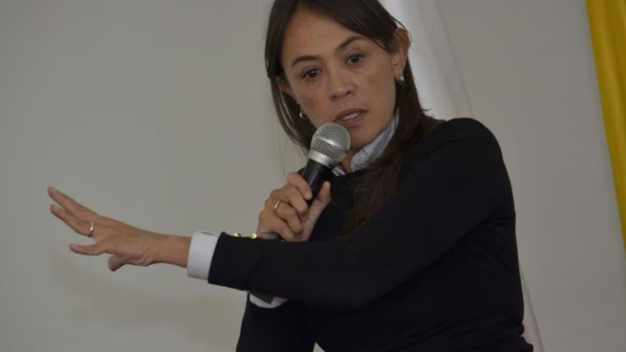Ángela María Mora, Inravisión, RTVC