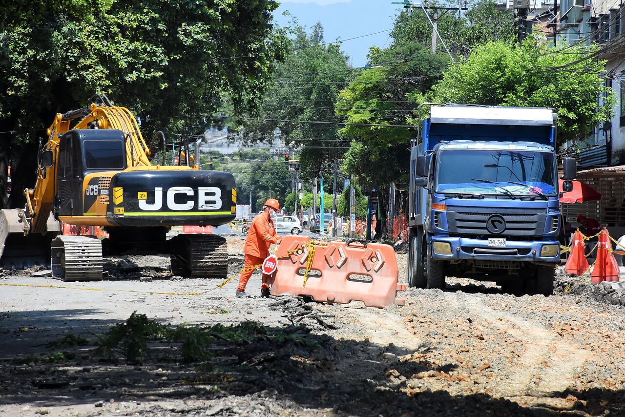 Arreglo de vía entre Cra 2 y 3con Calle 47 Barrio Salomia.