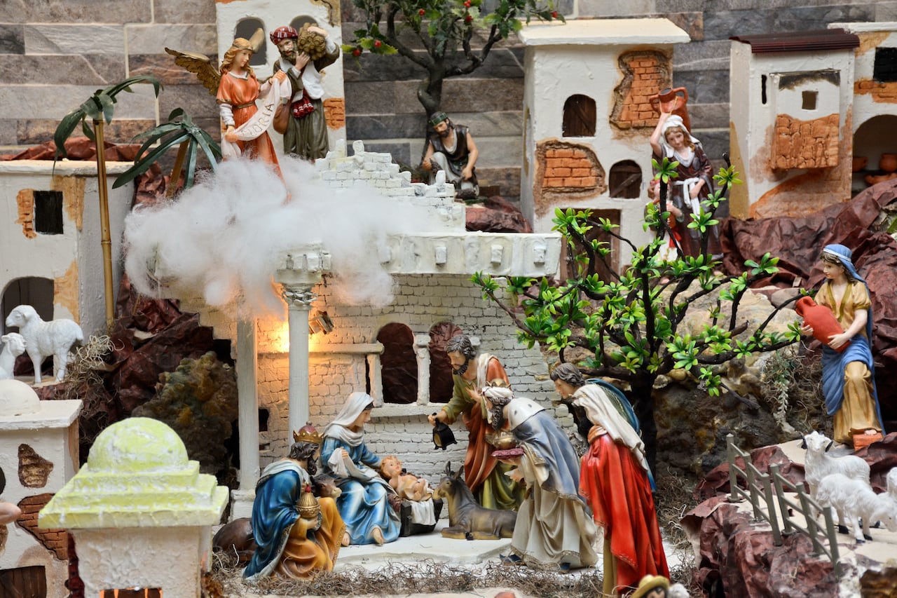 Hermoso pesebre tradicional, en el barrio Bretaña. Realizado por Christian David Reinosa, un joven comerciante de Cali.