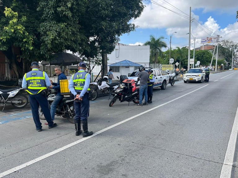 Agentes de la Secretaría de Tránsito realizan controles por diferentes sectores de la ciudad. Van más de 40 comparendos impuestos.