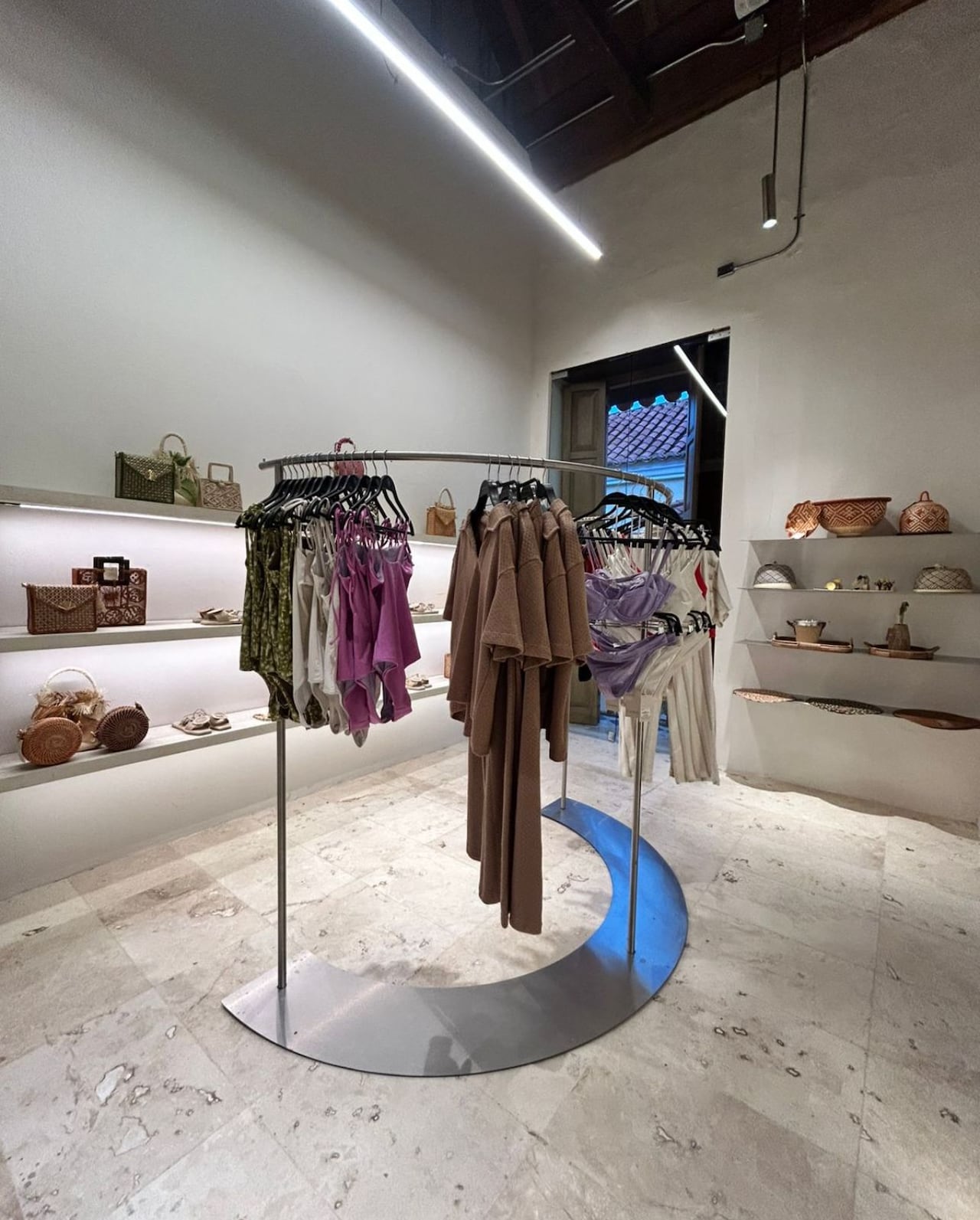 En Cartagena, un nuevo espacio de bella arquitectura, donde confluyen moda, gastronomía y cultura.