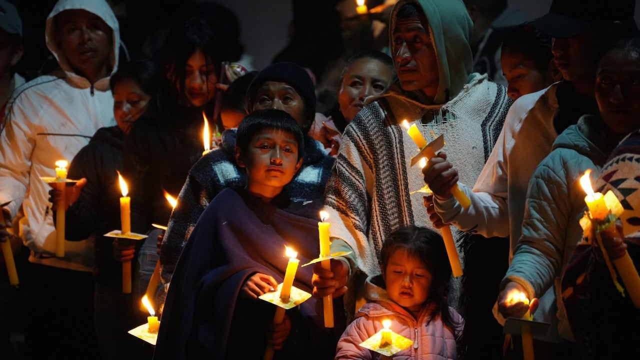 Silvia se alista para recibir a turistas y fieles durante la celebración de la Semana Santa en el departamento del Cauca.