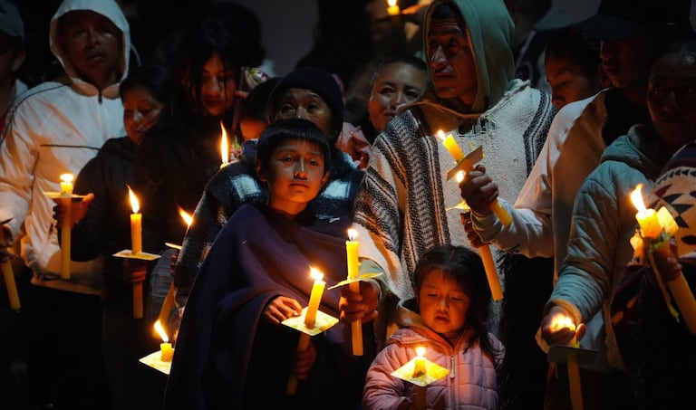 Silvia se alista para recibir a turistas y fieles durante la celebración de la Semana Santa en el departamento del Cauca.