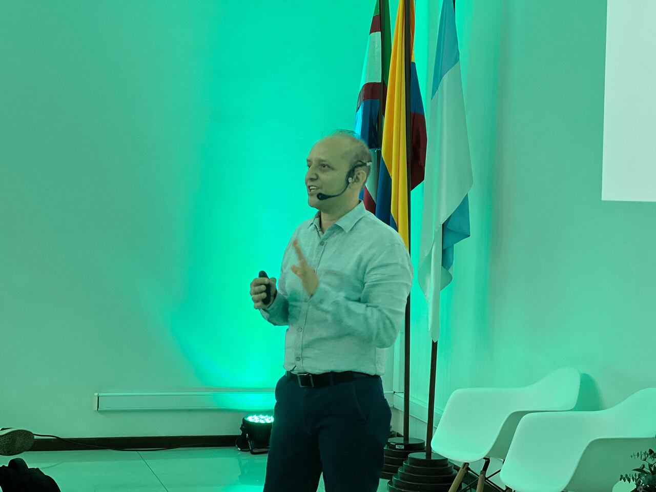 El lanzamiento del programa contó con la participación del doctor en salud, Robinson Pacheco López, docente y experto en Epidemiología y Control de Infecciones.