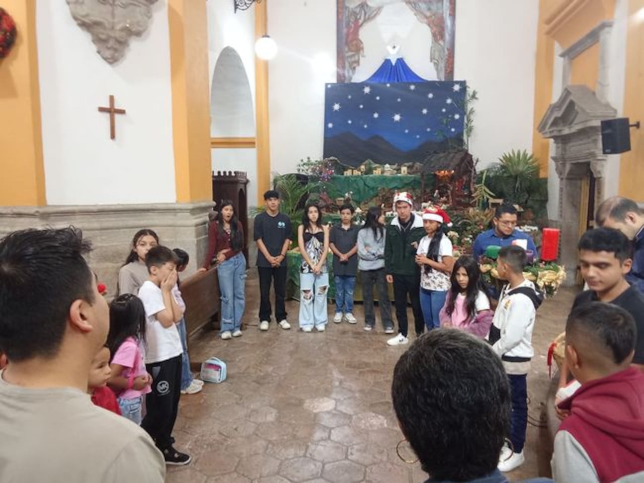 Niños, niñas y adolescentes participan en la novena de aguinaldos interactiva que adelanta la comunidad del templo histórico San José de Popayán.