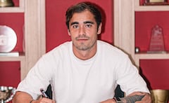 Tomás Ángel al momento de firmar su contrato con el América de Cali.