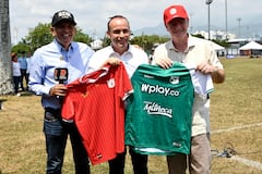 Gianni Infantino estuvo acompañado del alcalde Alejandro Eder y recibió como presente las camisetas de los equipos más representativos de la ciudad.