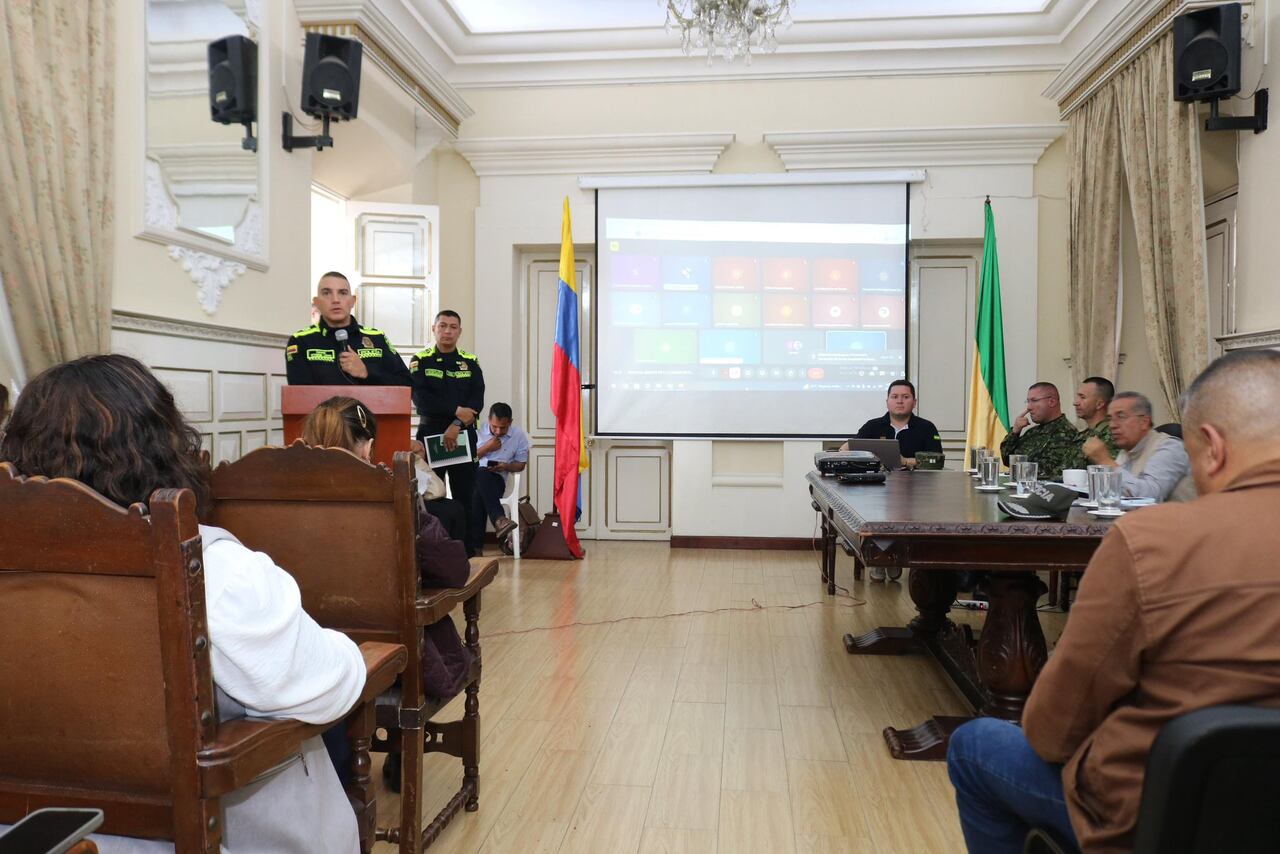 A partir del viernes 24 de octubre de 2025 y hasta el lunes 27 del mismo mes y año, los actos de carácter político solo podrán realizarse en recintos cerrados, como medida previa a las consultas populares, internas e interpartidistas.