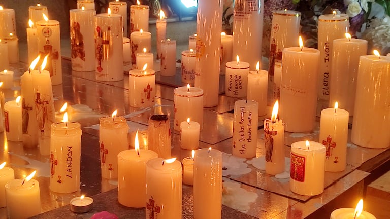 La semana santa es la mejor época para los fabricantes de velas en Cali
