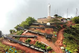 La estatua como tal de Cristo Rey también fue restaurada y pintada durante la intervención en el lugar.