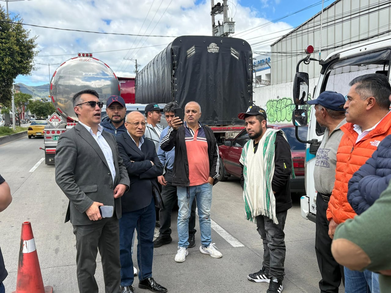 Las autoridades de la ciudad de Pasto adelantan diálogos con los camioneros y demás transportadores que ahora protestan en la capital de Nariño.