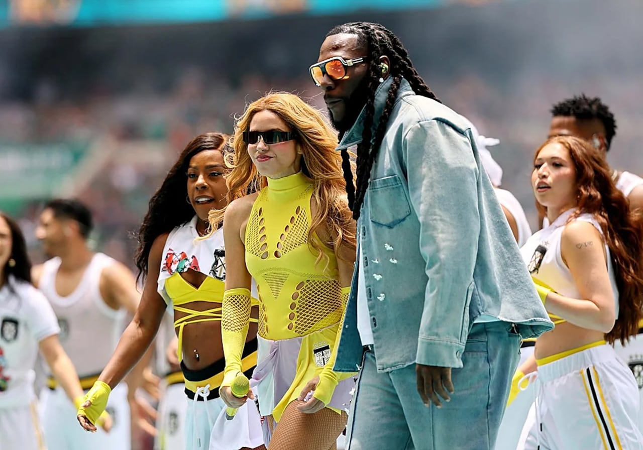 Shakira, J Balvin y los looks que marcaron la inauguración en el Estadio Azteca