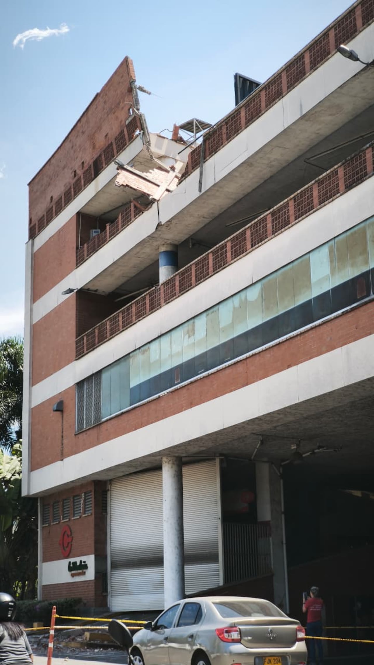Edificios evacuados en Cali tras el terremoto del 10 de agosto.