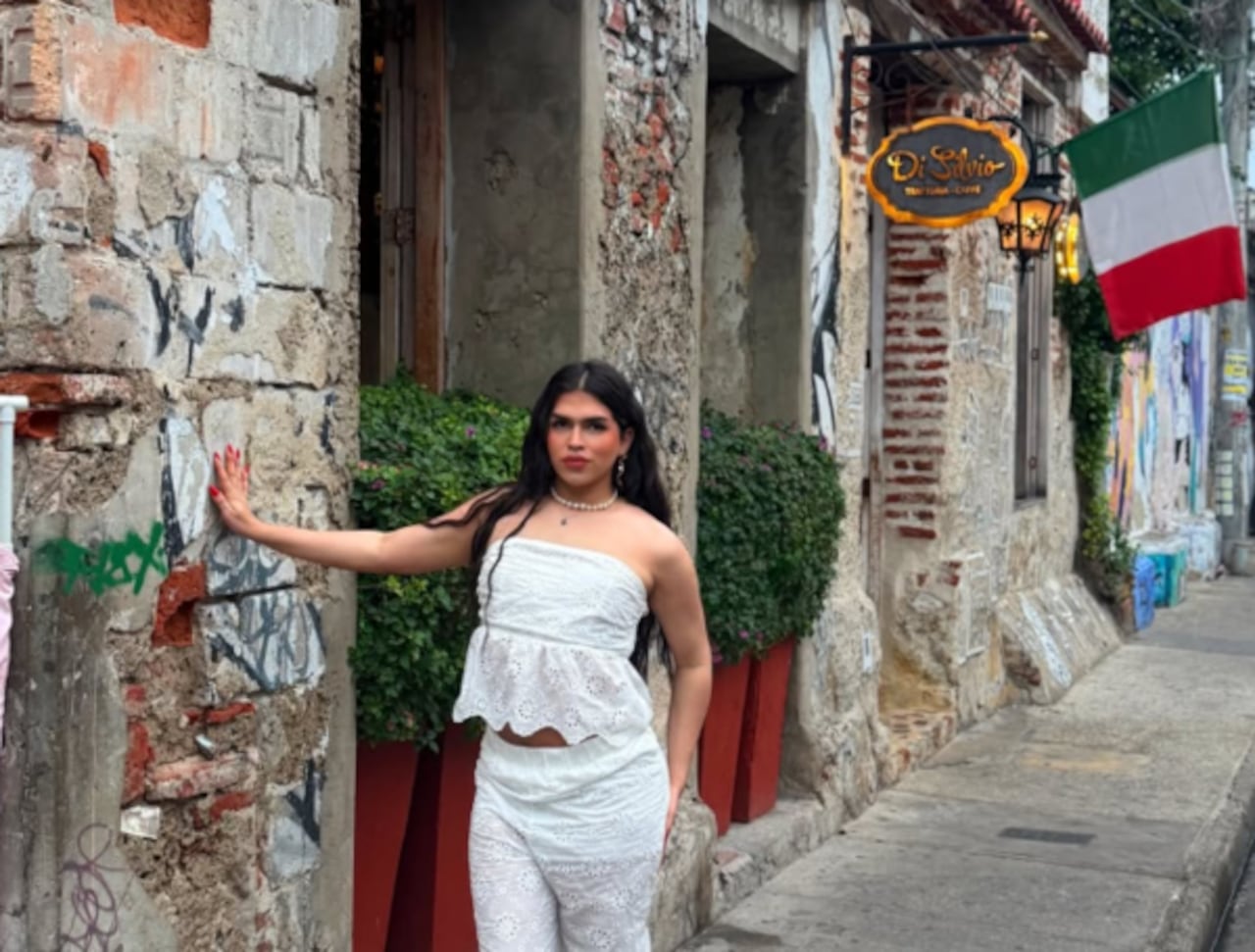 La familia presume que Leonela se encuentra desaparecida porque la ubicación de su teléfono celular indicó que la ubicación es el lugar donde ocurrió la tragedia.