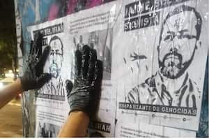 Carteles como estos se ven en varias paredes o postes en la ciudad de Bucaramanga en donde acusan al alcalde electo de Bucaramanga de genocida, por apoyar a Israel. Foto X: @soyjaimeandres