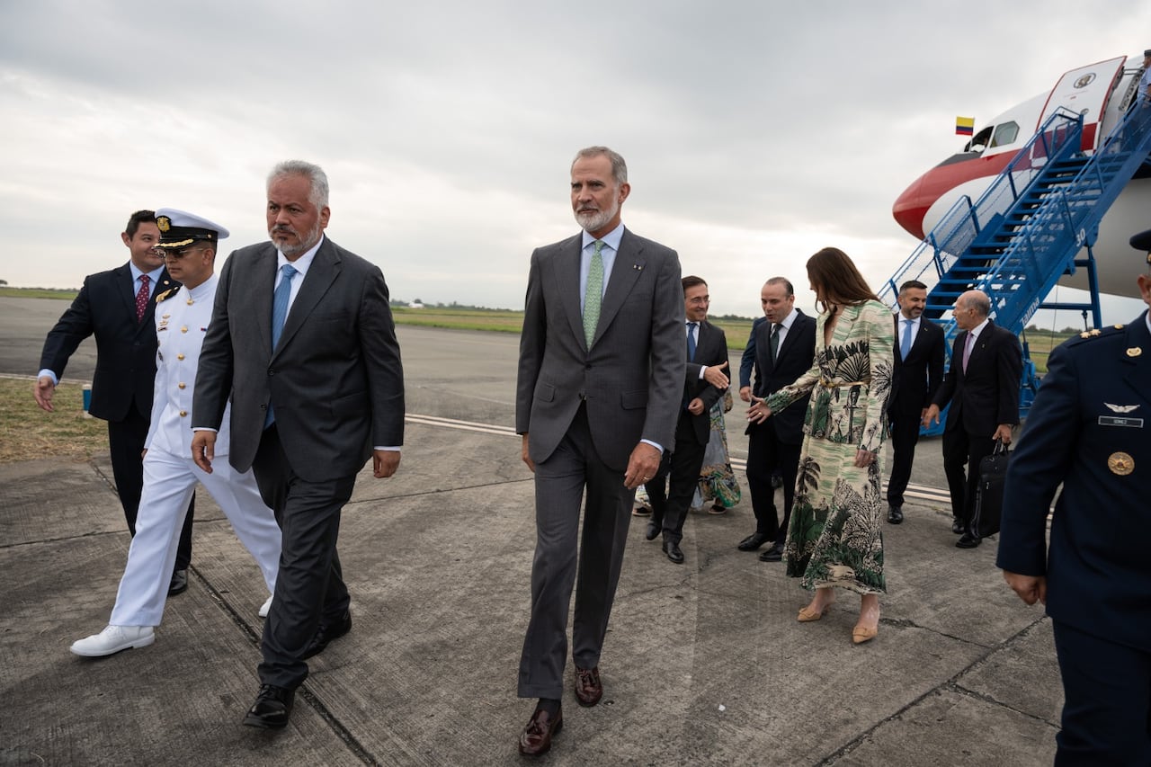 Rey de España Felipe VI, a su llegada a Cali para asistir a la ceremonia de posesión del presidente Abelardo De La Espriella